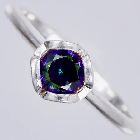 Ring med sten, stl: 17, bredd ca 1-6mm, 925/1000 silver Vikt: 1,8 g