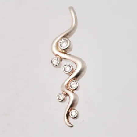 Hänge i silver, mått 10,9x41,3mm, 6st vita stenar, mått Ø2-3mm, 925/1000, tillverkad av Guldfynd, vikt 4,38g.