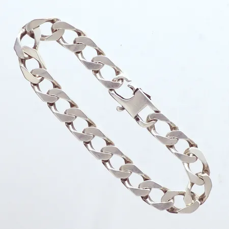 Armband, Pansar, silver 925/1000, längd 20,5cm, bredd 9mm, ojämn vid låset Vikt: 26,9 g
