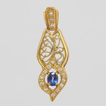 Hänge med filigranmönster, safir samt diamanter 15 x ca.0,007ct, 32x10,7mm, 18K Vikt: 2,2 g