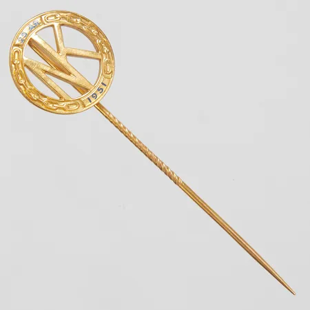 Kravattnål, 55mm, NK 25 år 1951, 18K Vikt: 2,6 g