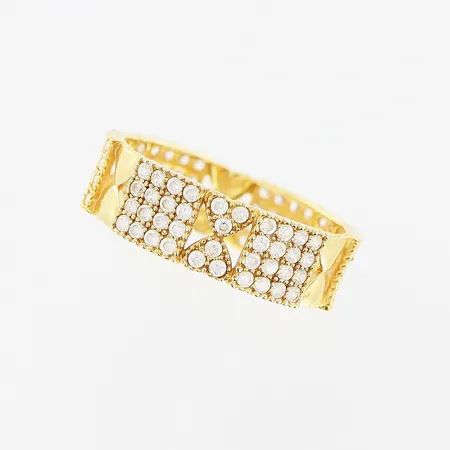 Ring, vita stenar, stl 18, bredd 6mm, 21K Vikt: 3,7 g