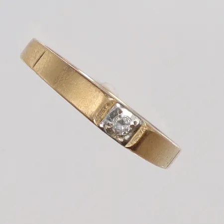 Ring tvåfärgad med diamant 1xca0,02ct stl 16 bredd 2-3mm 18K Vikt: 1,6 g