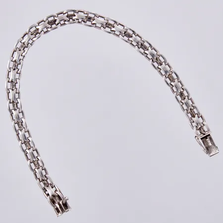 Armband med svensk importstämpel, längd ca 19,5cm, bredd ca 7mm, FBM 835/1000 silver Vikt: 13,4 g