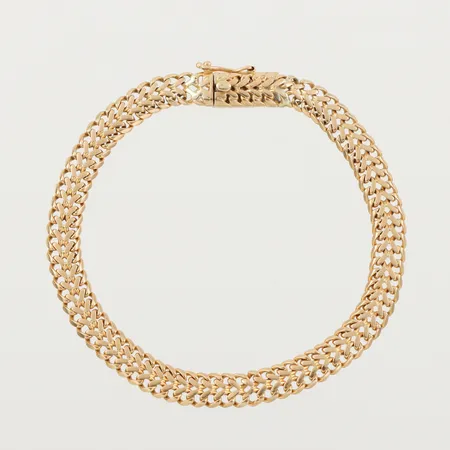 Armband, ojämnhet/brott på mitten, längd ca 16 cm, bredd 5.4 mm, 18k. Vikt: 8,3 g
