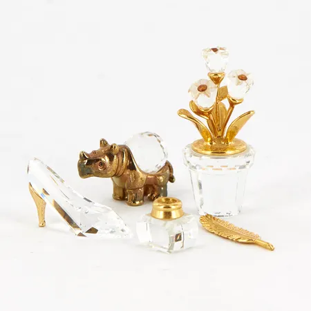 Fyra miniatyrfiguriner, glas/metall, okänd tillverkare, 
