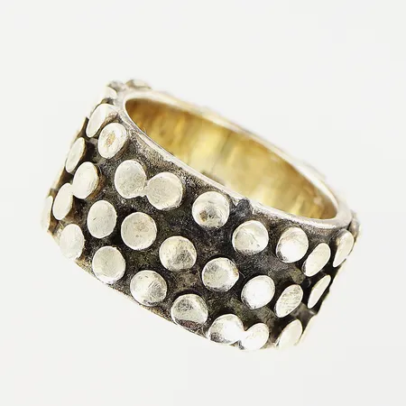 Ring Ebba Huberyc Simrishamn, stl 19¼, bredd 12mm, silver 925/1000. Vikt: 17,8 g