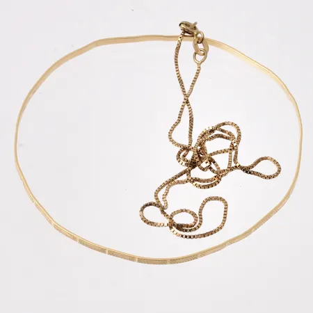 Diverse defekt guld, 18K, vikt 5,63g.