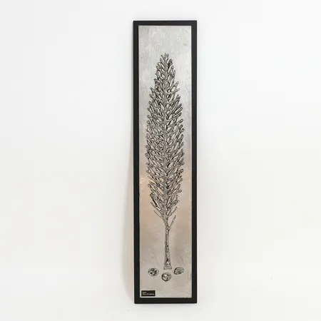 Tavla Sven Lindström, metallarbete med svart träram, 49x11cm, etikettmärkt Skickas med postpaket.