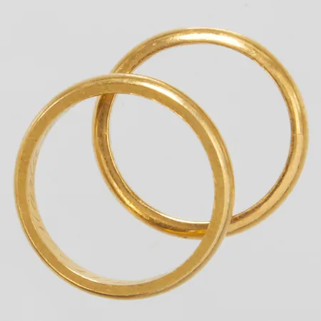 2 Ringar, släta, personlig gravyr, 23K Vikt: 9,6 g