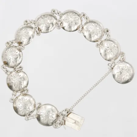 Armband med snidad dekor, längd: 20cm, bredd: 15mm, Åhlins Silversmide AB, Luleå 2001, säkerhetskedja, 830/1000 silver Vikt: 18,1 g