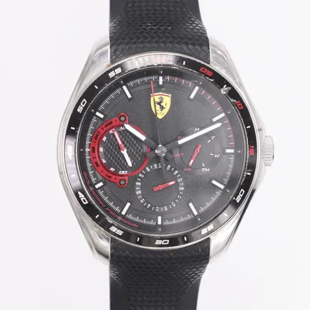 Herrur Scuderia Ferrari, Ø43mm, refnr: SF.47.1.27.0549, quartz, kronograf, stål, gummiband, batteribyte krävs, repor glas, inga tillbehör