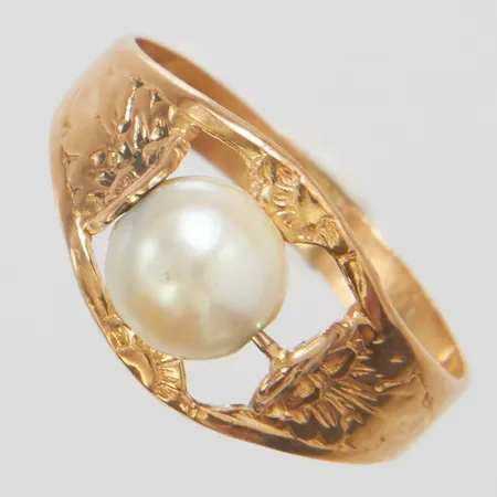 Ring med odlad saltvattenpärla, genomborrad, Ø14¾, bredd: 2,2-8,1mm, skev skena, 18K Vikt: 1,4 g