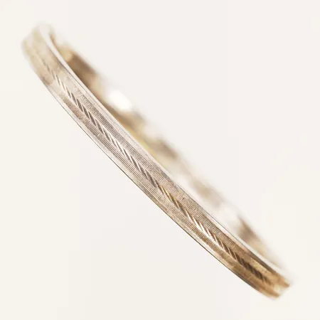 Stel armring, öppningsbar, innermått: 55 x 59 mm, bredd: 5 mm, glapp i lås, silver. Vikt: 11,8 g