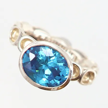 Ring med blå sten, Hans Henrik Nygaard, Spinning, stl 15½, bredd: 4-9mm, silver 925/1000 Vikt: 4,2 g