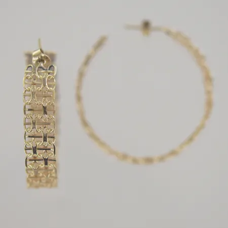 Ett par örhängen X-länk med stav, diam 4 cm, bredd 0,8 cm, 18K Vikt: 12,1 g