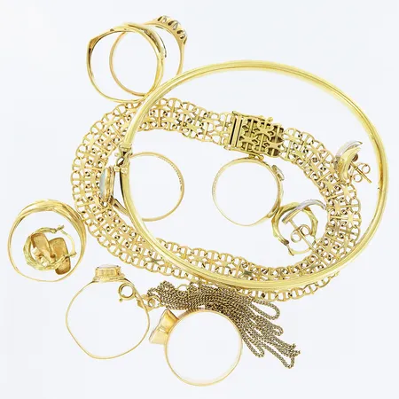 Diverse guld, defekter, 18K Vikt: 39,6 g