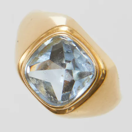 Ring med blå syntetisk spinell, stl: 17¾, bredd: 2,9-11,7mm, svenska stämplar, 18K Vikt: 3,5 g