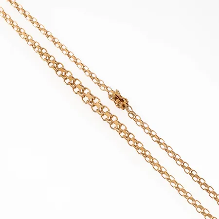 Collier, doserad X-länk i 18K guld. Det är 48 cm lång, 4,2 - 7,8 mm brett och väger 14,2g. Kistlås. Något slitna länkar närmast låset. 