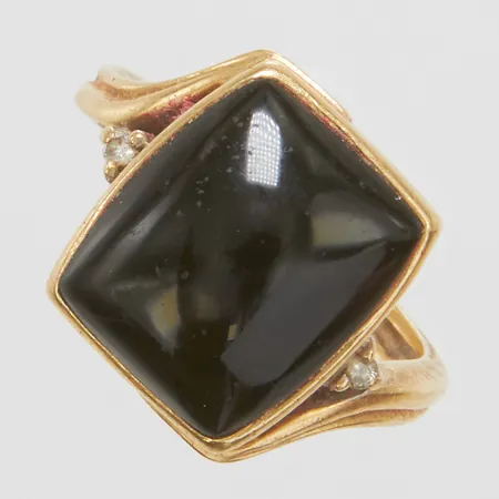 Ring, stl: 17, bredd: 2,1-14,5mm onyx samt diamanter 2 x ca.0,005ct, 14K  Vikt: 6,2 g