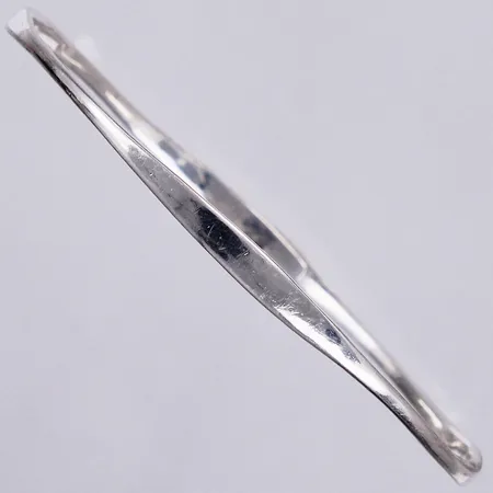 Stel armring, inner Ø ca 67mm, bredd: ca 2-4mm, ostämplad, silver Vikt: 11,3 g