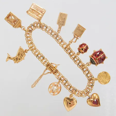 Armband, Bismarck, 11 berlocker, säkerhetskedja, graverat lås, 18K  Vikt: 28,1 g