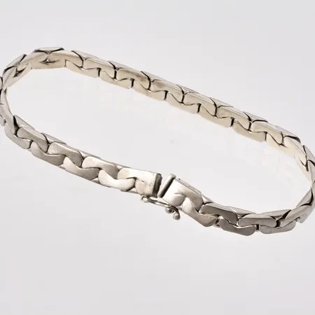  Armband i silver, 19,5cm, Ankar typ, bredd 5,9mm, 830/1000, låsfjädern är av, vikt 22,74g.