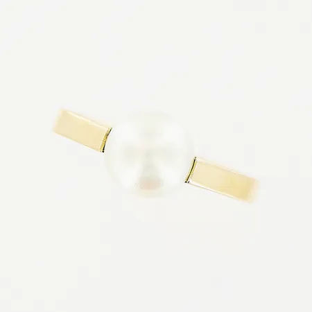 Ring stl 16¼, bredd 2-7mm, odlad saltvattenspärla Ø7mm, gravyr, 18K Vikt: 2,9 g