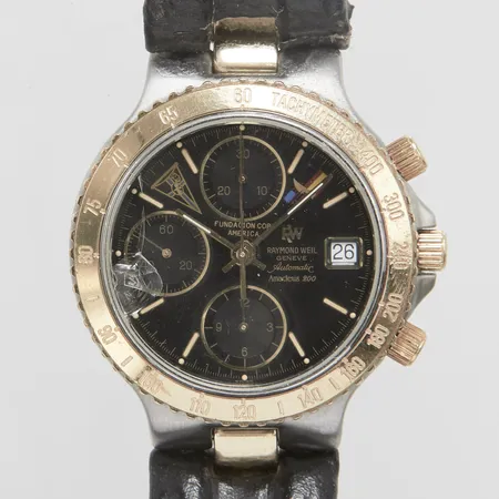 Herrur Raymond Weil Amadeus 200 Fundacion Copa America, stål, automatisk, 37,2mm, ref: 7713, snr: A37125, kronograf, datum, skadat glas, skadat läderband, defekt dubbelviklås, inga tillbehör, servicebehov.