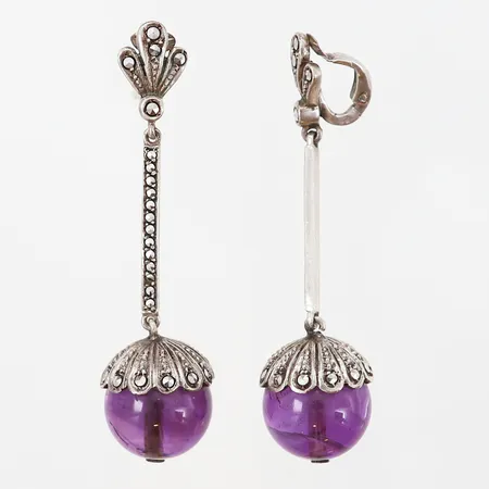 Ett par örhängen med lila sten samt markasiter, 60mm, bredd: 2-15mm, clips, silver 830/1000, bruttovikt: 19,8 gram Vikt: 0 g