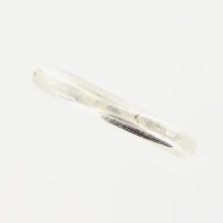 Ring, stl 19½, bredd 4mm, silver 925/1000 Vikt: 11,2 g