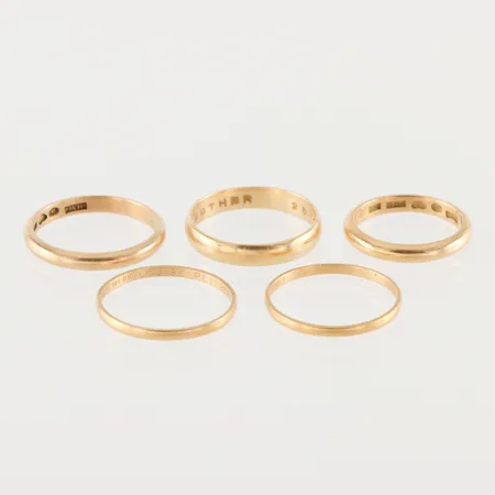 Ringar 5 st med gravyrer, 18k. Vikt: 14,4 g