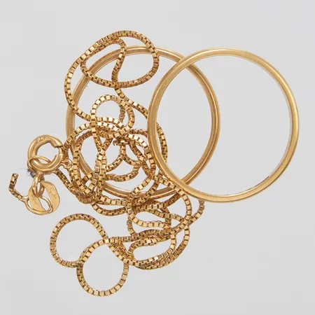 Diverse guld, trasigt, personliga gravyrer, 18K Vikt: 5,6 g