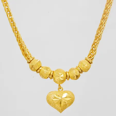 Collier, längd: 42cm, bredd: 3,1mm, integrerade kulor samt hänge, hjärta 17,3x18,5mm, Thaiguld, 23K Vikt: 29,3 g
