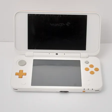 Spelkonsol Nintendo 3DS. modell JAN001, strömadapter, startar och fungerar