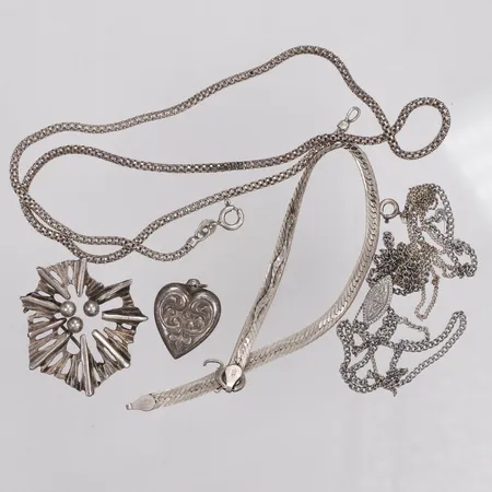 Diverse silver, ojämnheter, defekt/av, bucklor, delvis ostämplad, 830-925/1000 silver Vikt: 18,6 g