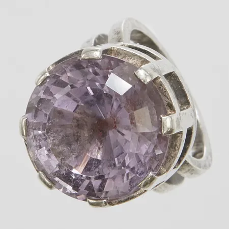 Ring, stl: 15¾, bredd: 5,5-16,5mm, ametist, Rey Urban, Stockholm, 1972, silver 925/1000 Vikt: 11,1 g