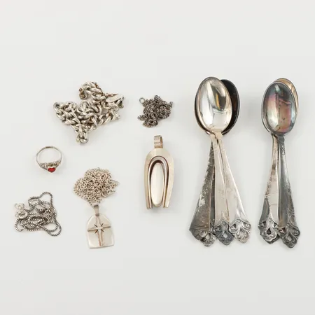 Diverse silver, något med skador. Vikt: 92 g