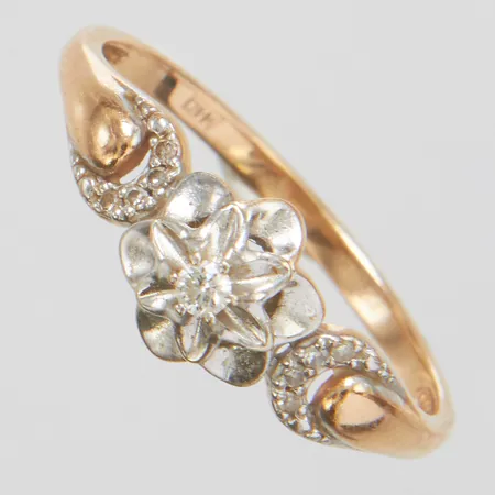 Ring, stl: 17½, vita stenar, 14K  Vikt: 1,7 g