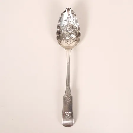 Bärsked med dekor av jordgubbar i relief, Charles Dalgleish, Edinburgh, längd: 22,5cm, bruksslitage, silver.   Vikt: 53,9 g