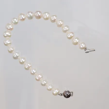 Armband med odlade sötvattenspärlor, längd ca 20cm, bredd 6mm, lås i silver, 925/1000, bruttovikt 15g Vikt: 15 g