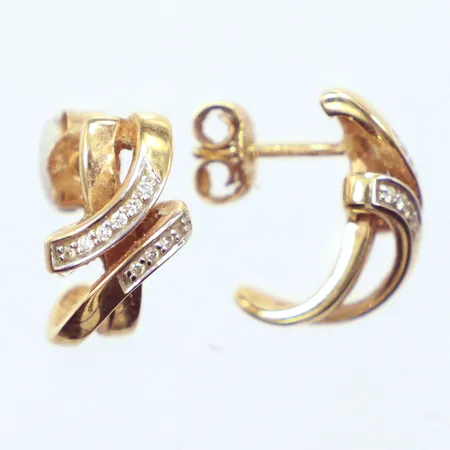 Ett par örhängen, diamanter 20x ca. 0,005ct, längd 16,2, bredd 8,3mm, 18K Vikt: 4,9 g