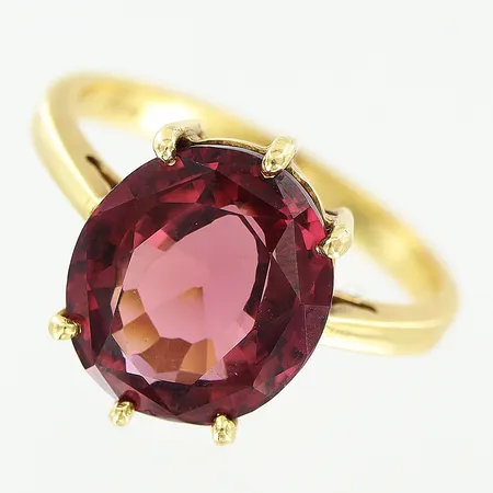 Ring med mörk rosa sten, stl 17, bredd 1,5-13,5mm, 14K Vikt: 3,7 g