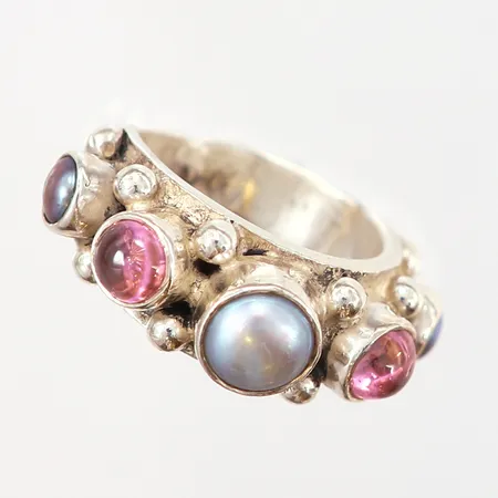 Ring med stenar, KumKum, stl 15, bredd: 4-9mm, justerbar skena, silver 925/1000 Vikt: 7,7 g