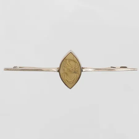 Brosch med lavakamé, Carlson C A Winnerstrands Eftr Er, Stockholm 1928, höjd: 22mm, bredd: 75mm, förgyllt silver 5,1g Vikt: 5,1 g