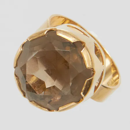 Ring med citrin/rökkvarts, Ø18¼, bredd: 5,3-15,7mm, svenska stämplar, 18K Vikt: 7,5 g