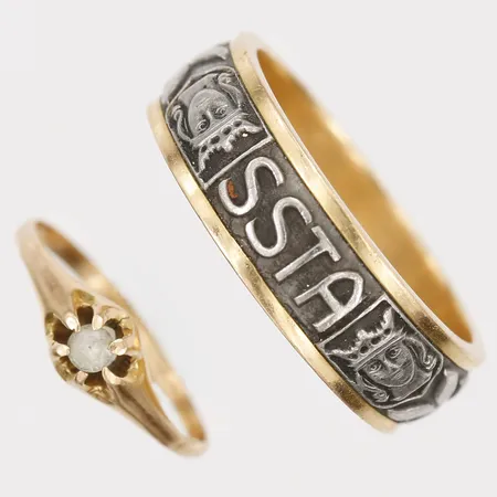 Ringar, två stycken, vit sten, skevheter, gravyrer, del i monel, 18K  Vikt: 6,7 g