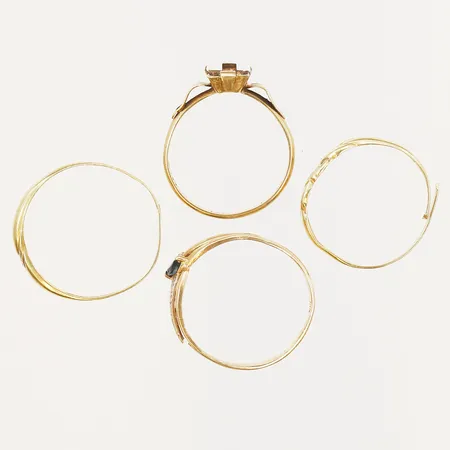 Diverse guld, diamanter 2 x ca. 0,01ct samt en safir, defekt, 18K guld Vikt: 4,9 g