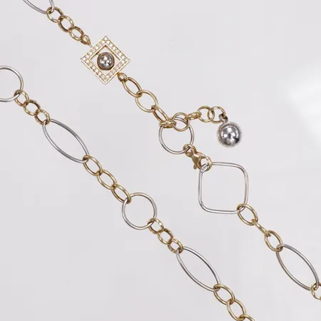 Collier, längd 49,5cm, bredd 3-22mm, vitguldsdetaljer, 14K Vikt: 14,6 g