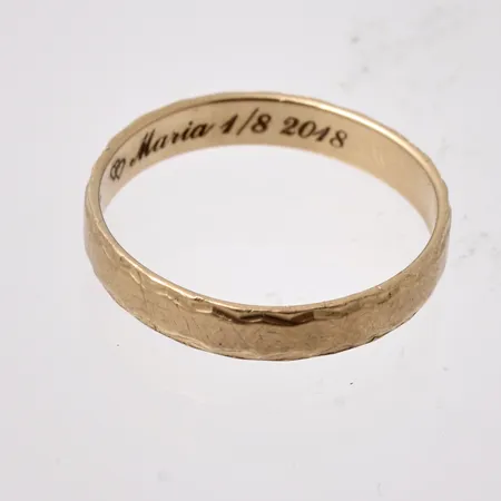 Defekt guld, 18K, vikt 2,58g.